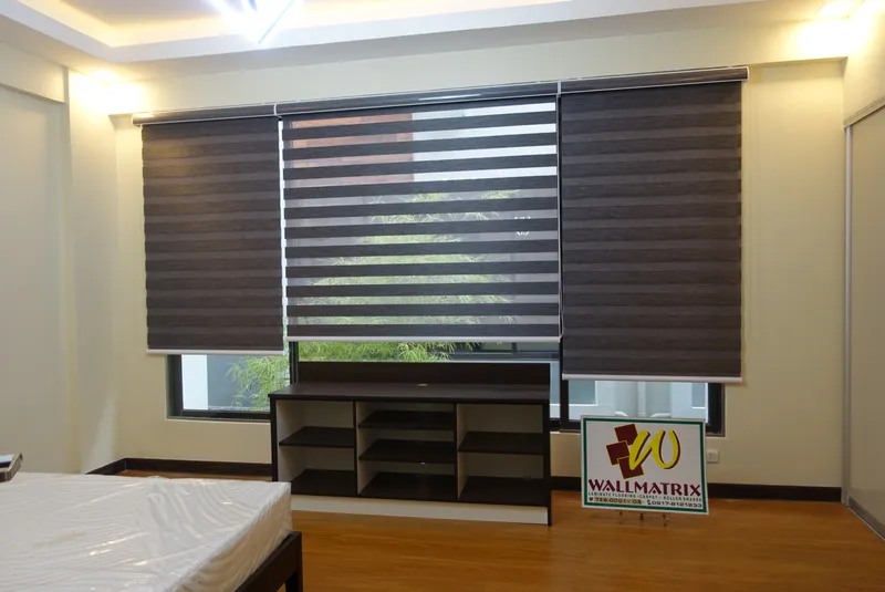 Premier wood-look brown duo combi shades installation